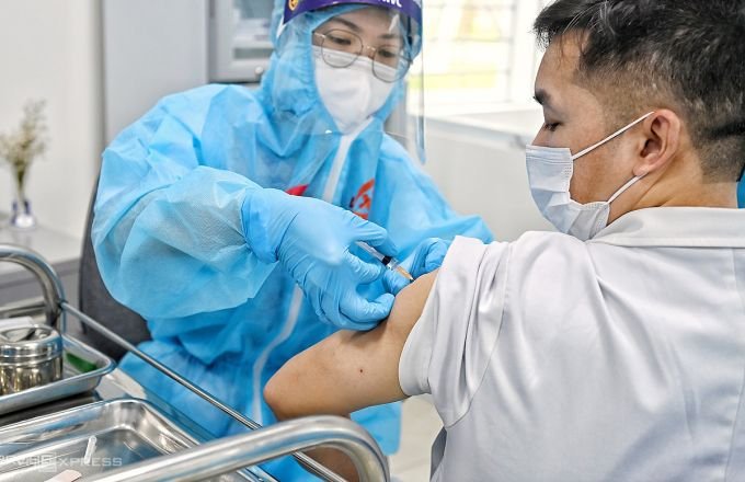 7 groups in Ho Chi Minh City are given priority for Covid-19 vaccination