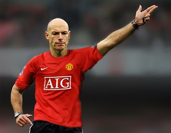 Photo mocking referee Webb as a 'Man Utd man' 0