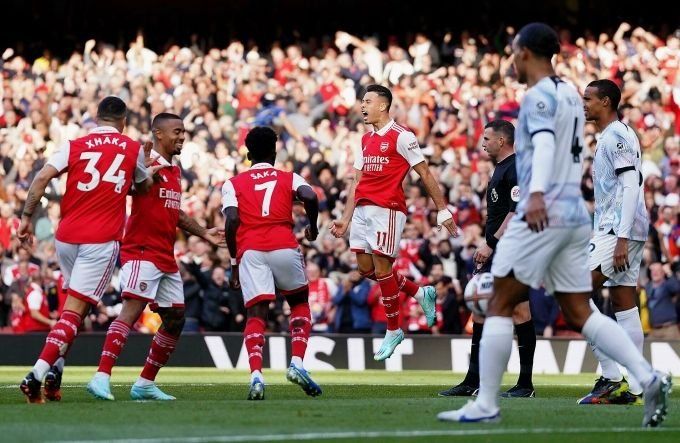 Arsenal regained the top of the table thanks to their victory over Liverpool 1