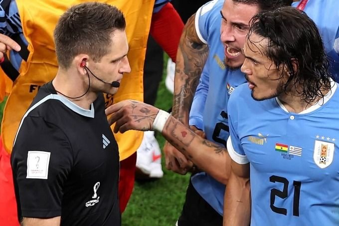 Cavani: 'The referee who eliminated Uruguay from the World Cup deserves to go to jail' 0