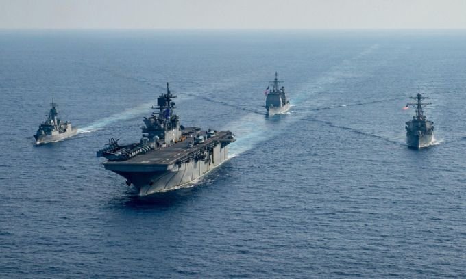 US and Australian warships conduct exercises together in the East Sea