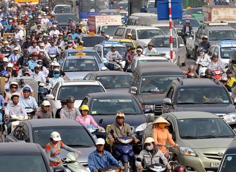 Proposal to limit cars by hour and ban out-of-province motorbikes in Hanoi