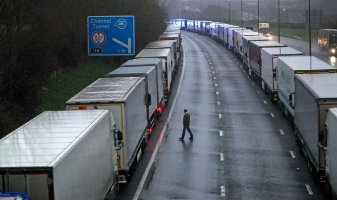 Chaos at the British border because of the 'super infectious' virus strain 1